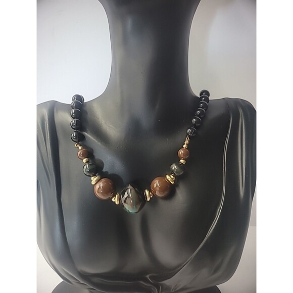 Unbranded Jewelry - Vintage Beaded Necklace Graduated brown Blue Swirl Jewelry Costume Slide Clasp